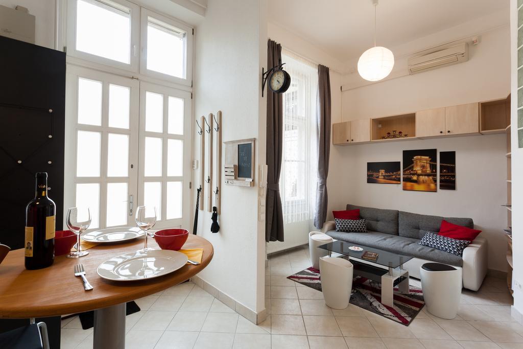 Feel At Home Apartment Budapest Esterno foto