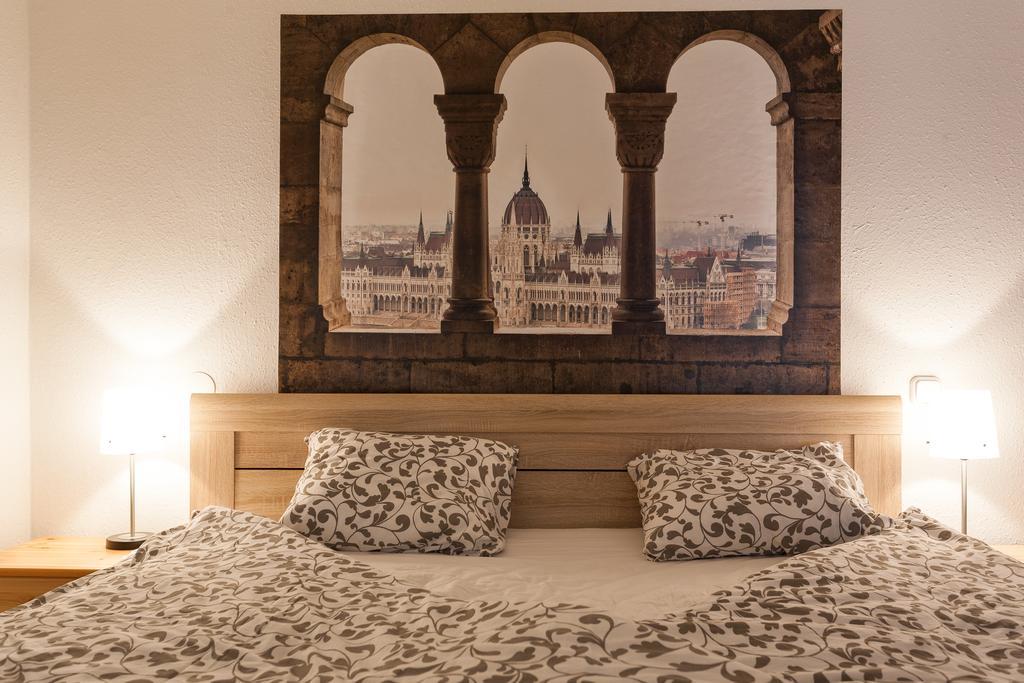 Feel At Home Apartment Budapest Esterno foto
