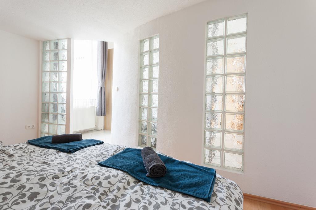 Feel At Home Apartment Budapest Esterno foto